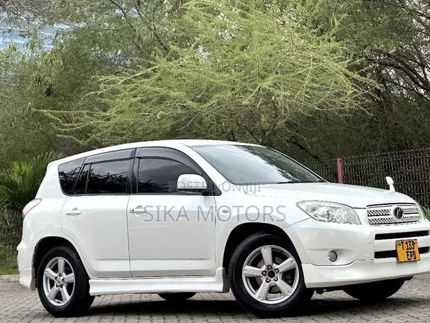 Toyota RAV4 2007 White