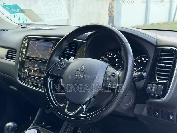 Mitsubishi Outlander 2016 White