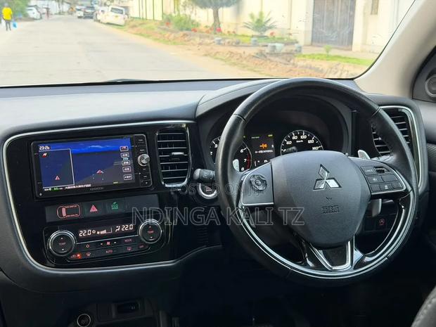 Mitsubishi Outlander 2016 White