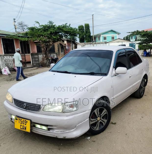 Toyota Corolla 2000 White