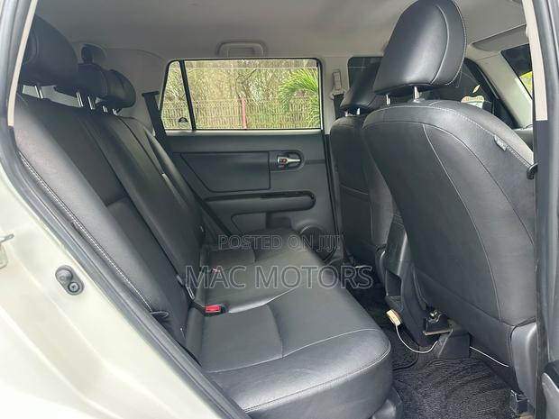 Toyota Corolla Rumion Hatchback 1.8 FWD 2012 White