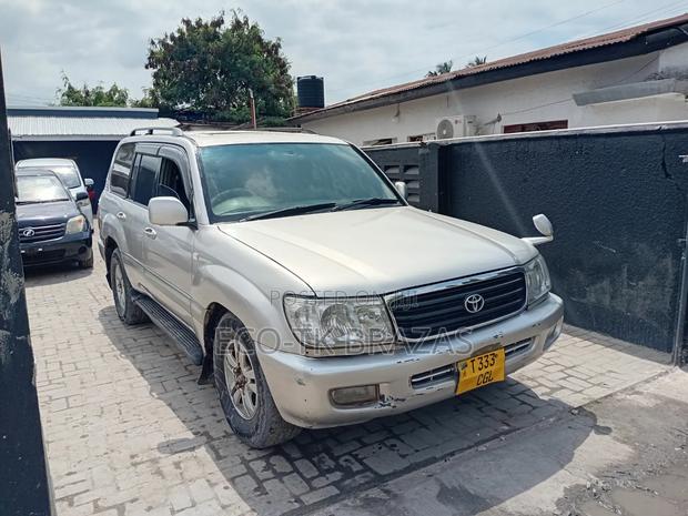 Toyota Land Cruiser 2004 Silver