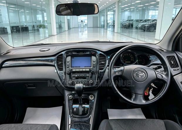 Toyota Kluger 2005 White