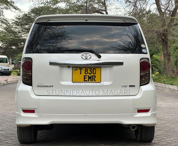 Toyota Corolla Rumion 2012 White