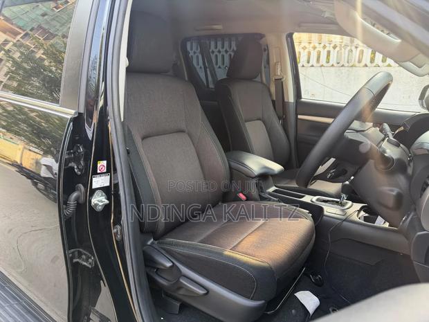 Toyota Hilux 2018 Black