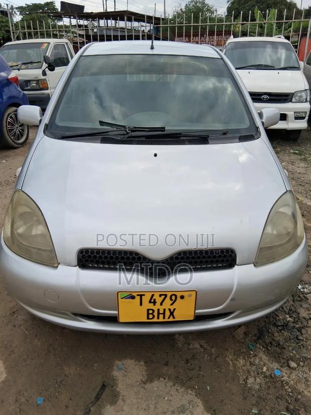 Toyota Vitz 2005 Silver