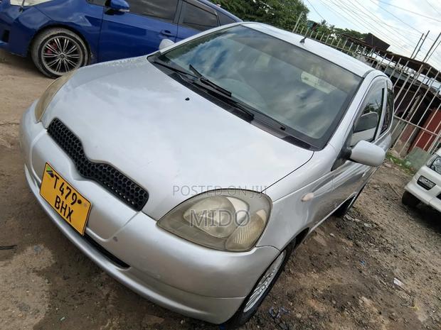 Toyota Vitz 2005 Silver