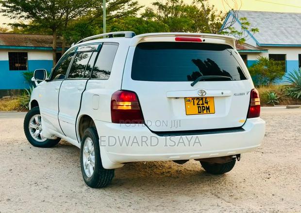 Toyota Kluger 2004 White