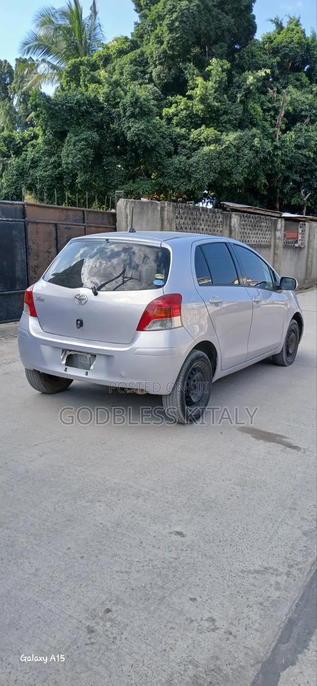 Toyota Vitz 2007 Purple