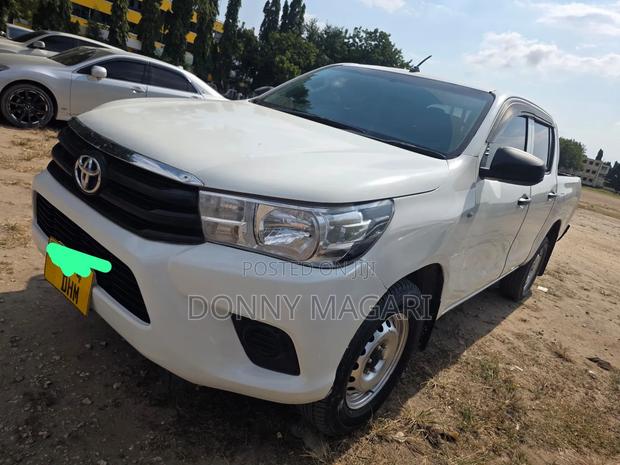 Toyota Hilux 2016 White