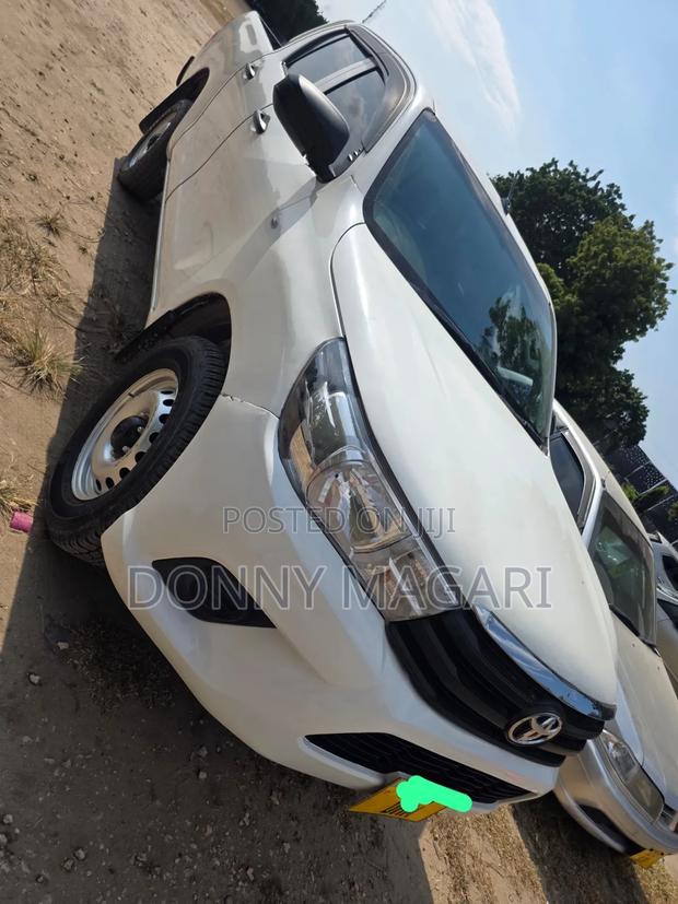 Toyota Hilux 2016 White