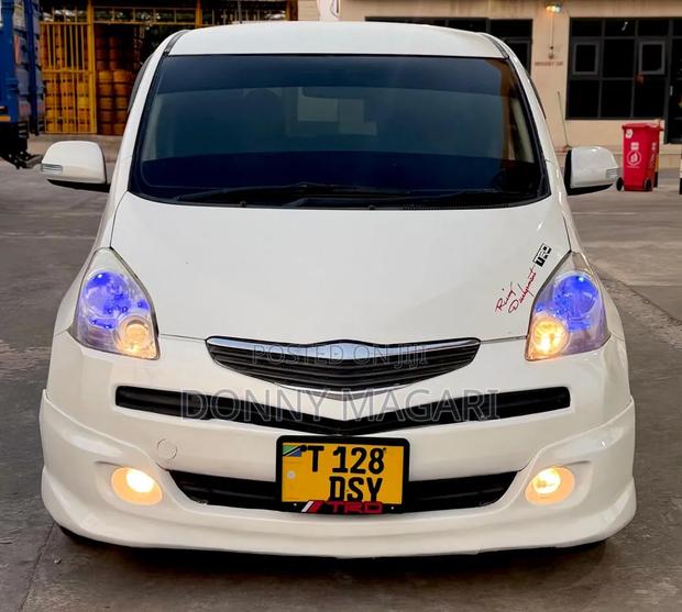 Toyota Ractis 2009 White