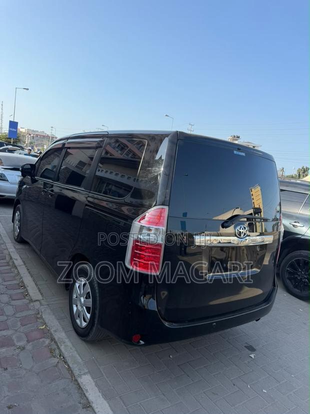Toyota Noah 2011 Black