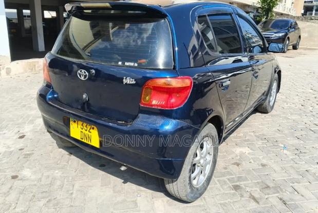 Toyota Vitz 2004 Blue