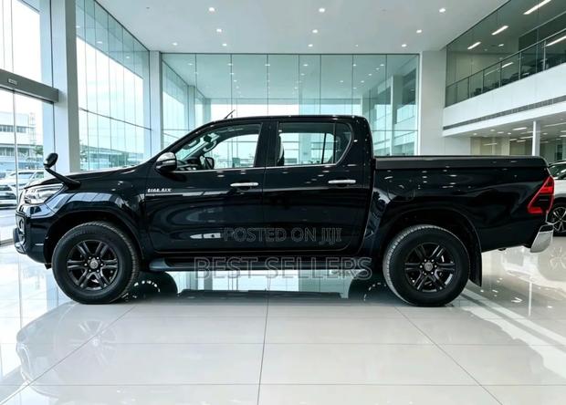 Toyota Hilux 2020 Black