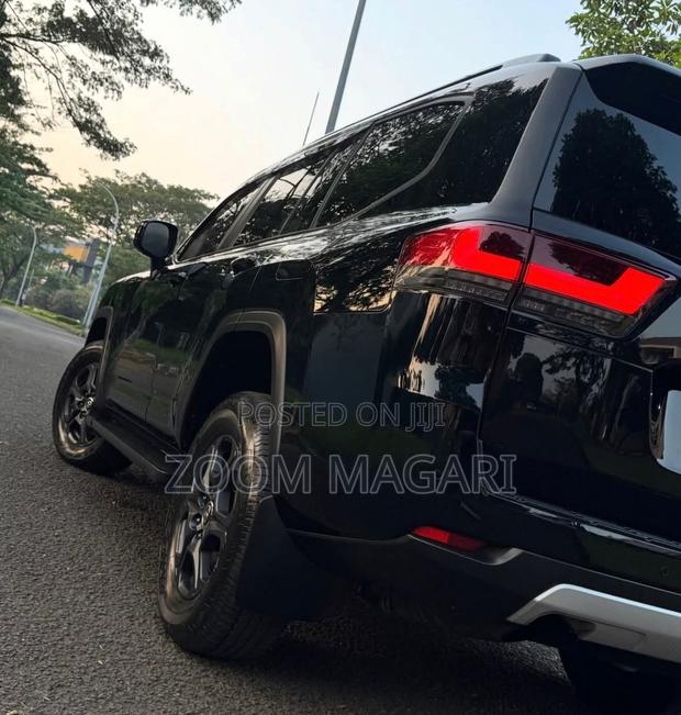Toyota Land Cruiser 2023 Black