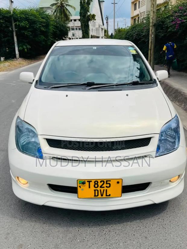 Toyota IST 2004 White
