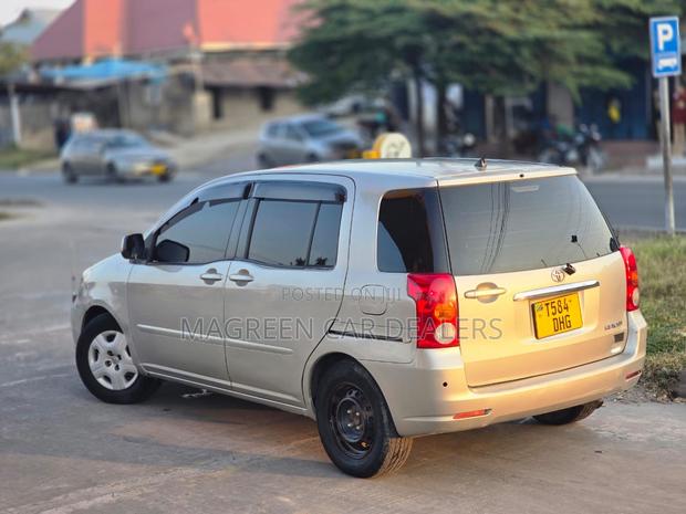 Toyota Raum 2006 Gold