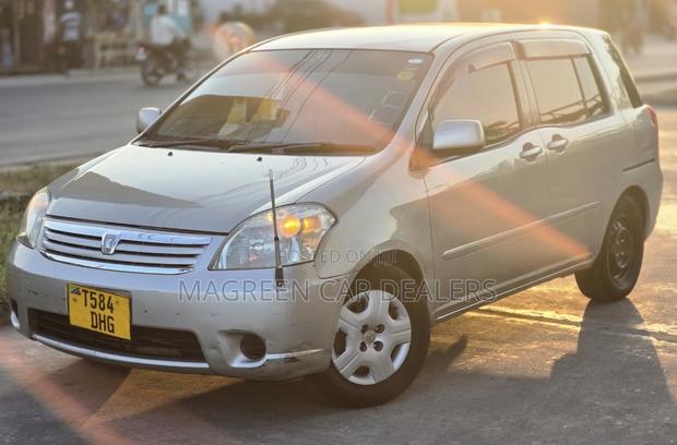 Toyota Raum 2006 Gold