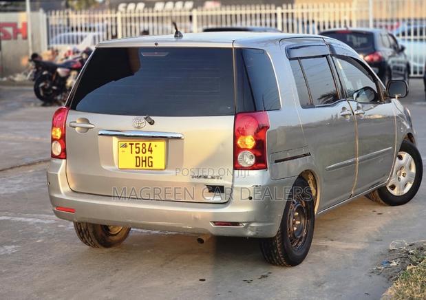Toyota Raum 2006 Gold