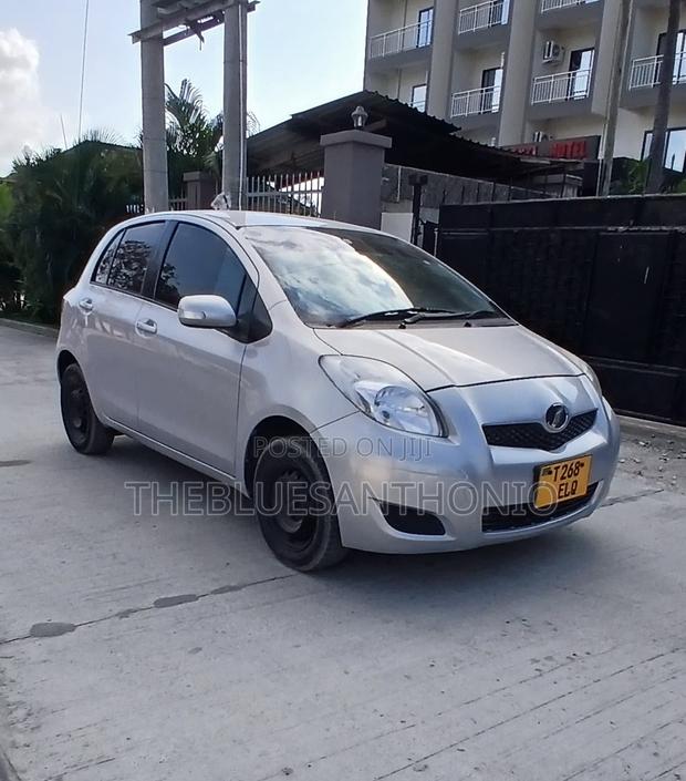 Toyota Vitz 2007 Silver