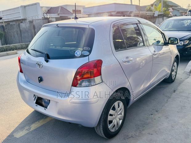 Toyota Vitz 2010 Silver