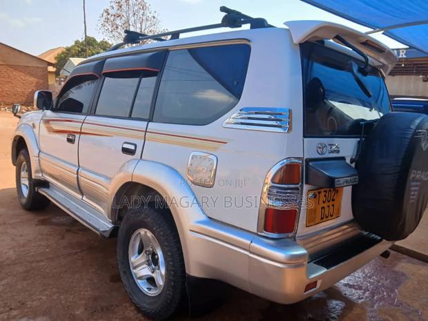 Toyota Land Cruiser Prado 2.7 16V 5dr 2000 White