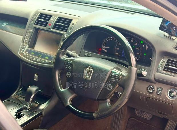 Toyota Crown 2009 Black