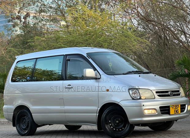 Toyota Noah 2001 Silver