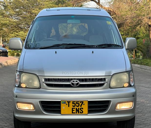Toyota Noah 2001 Silver