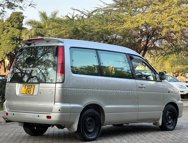 Toyota Noah 2001 Silver