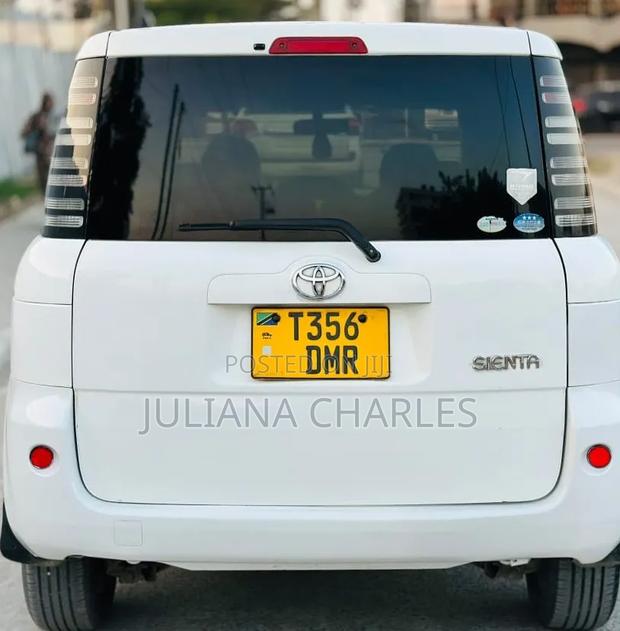 Toyota Sienta 2004 White