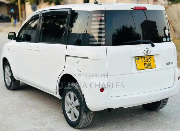 Toyota Sienta 2004 White