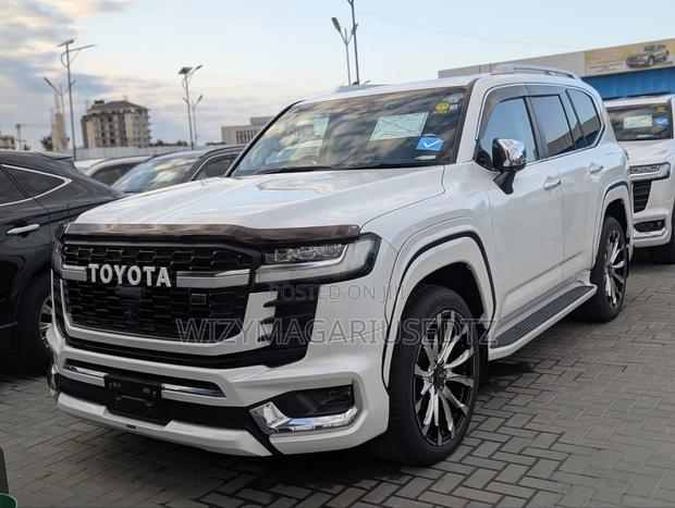 Toyota Land Cruiser 2023 Off white
