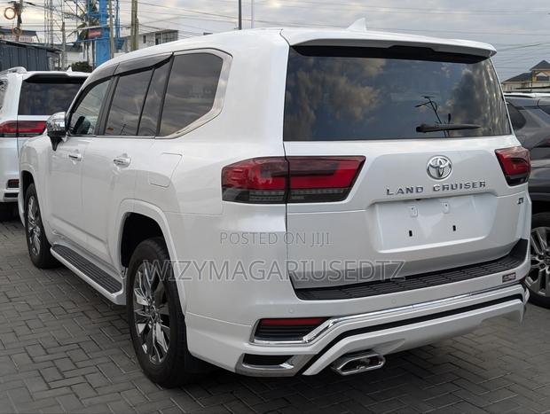 Toyota Land Cruiser 2023 Off white