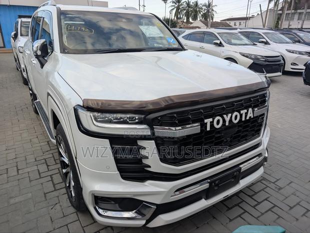 Toyota Land Cruiser 2023 Off white