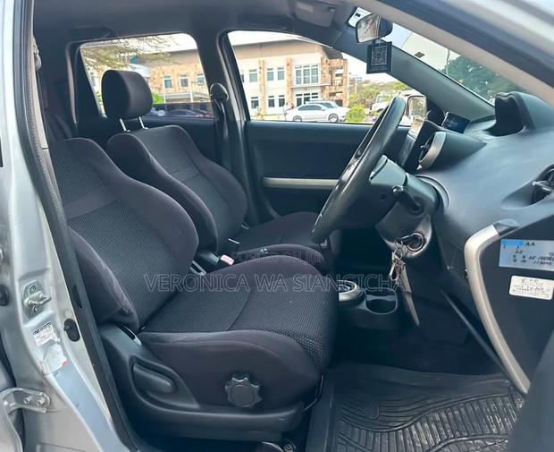 Toyota IST 2003 Silver