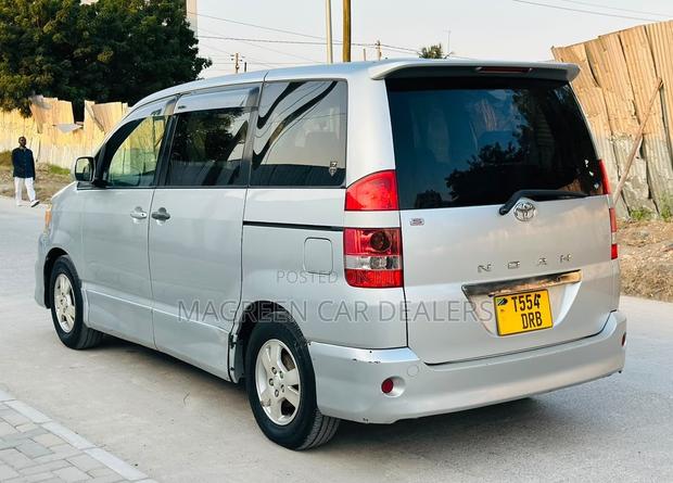 Toyota Noah 2008 Silver