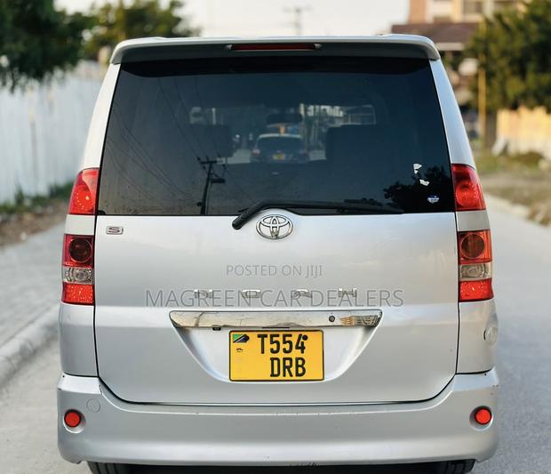 Toyota Noah 2008 Silver