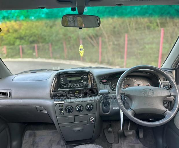 Toyota Noah 2001 Silver