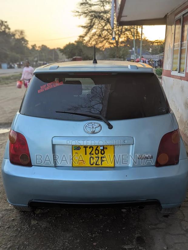 Toyota IST 2004 Green