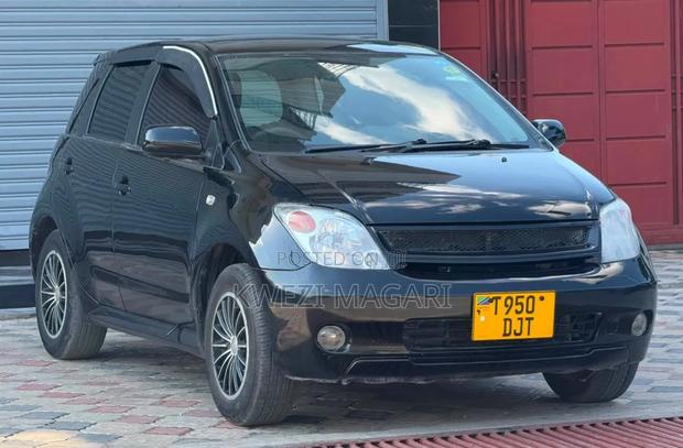 Toyota IST 2005 Black