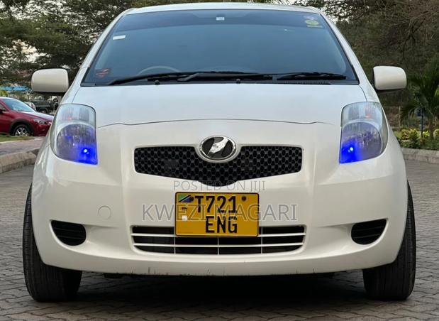 Toyota Vitz 2009 Pearl