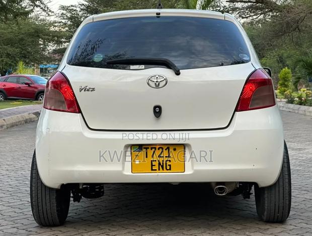 Toyota Vitz 2009 Pearl