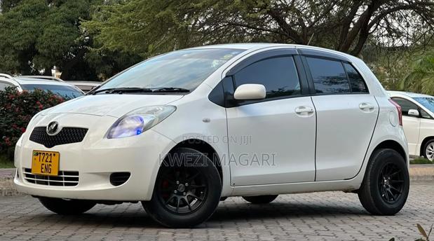 Toyota Vitz 2009 Pearl