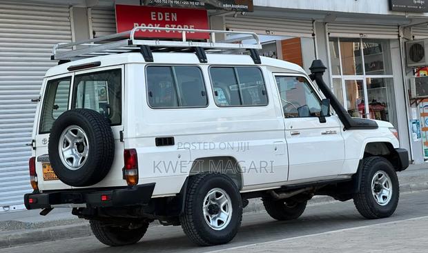 Toyota Land Cruiser 2014 White
