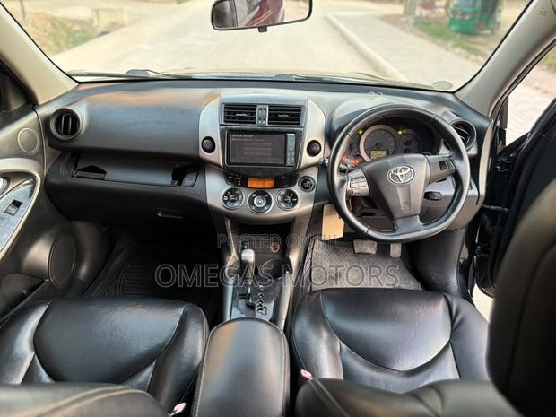 Toyota Vanguard 2010 Black