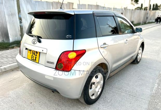 Toyota IST 2005 Silver