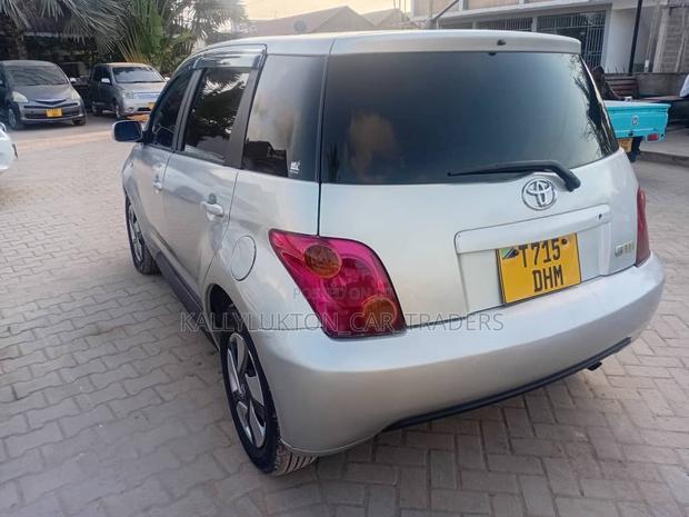 Toyota IST 2006 Silver