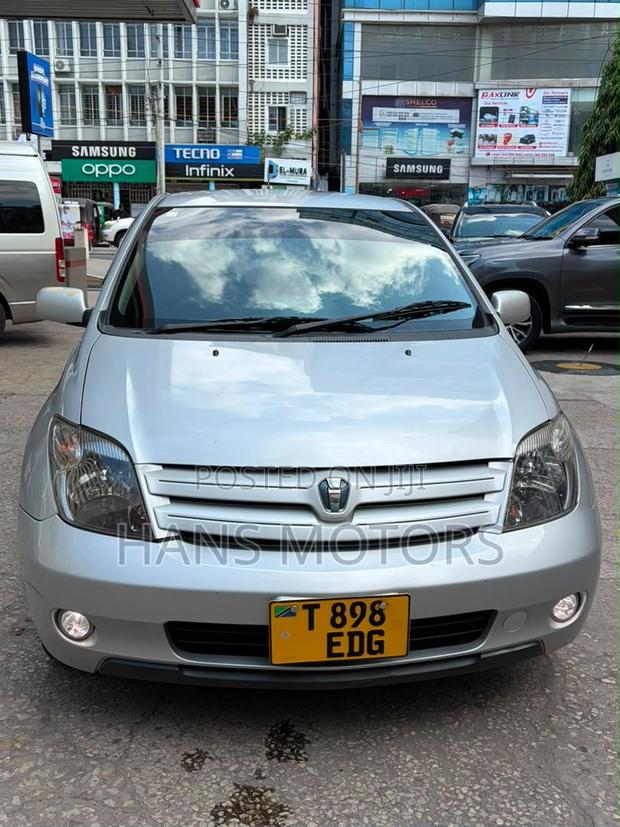 Toyota IST 2005 Silver